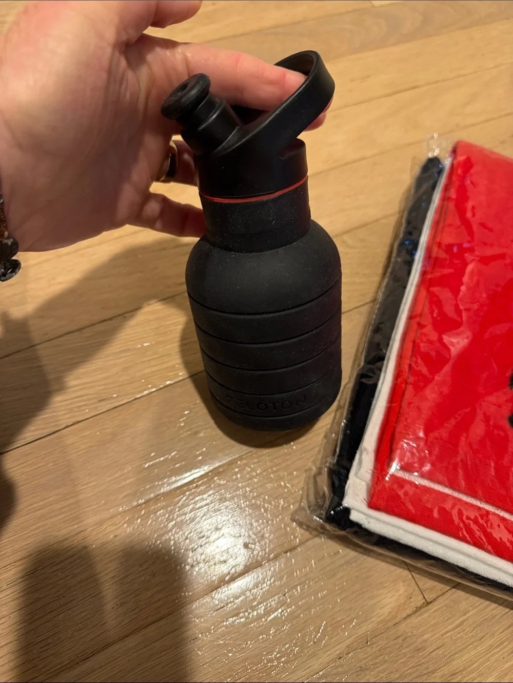 Peloton Red & White and Black Motivational Gym Towel plus water bottle - Picture 5 of 5